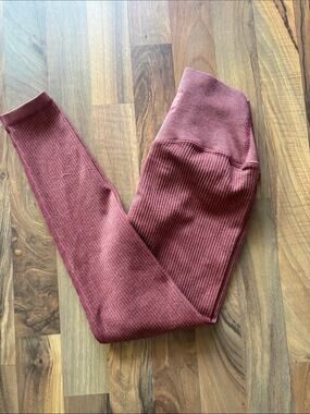 Balance Woman’s Ribbed High-Waist Leggings in Dusty Rose Size S